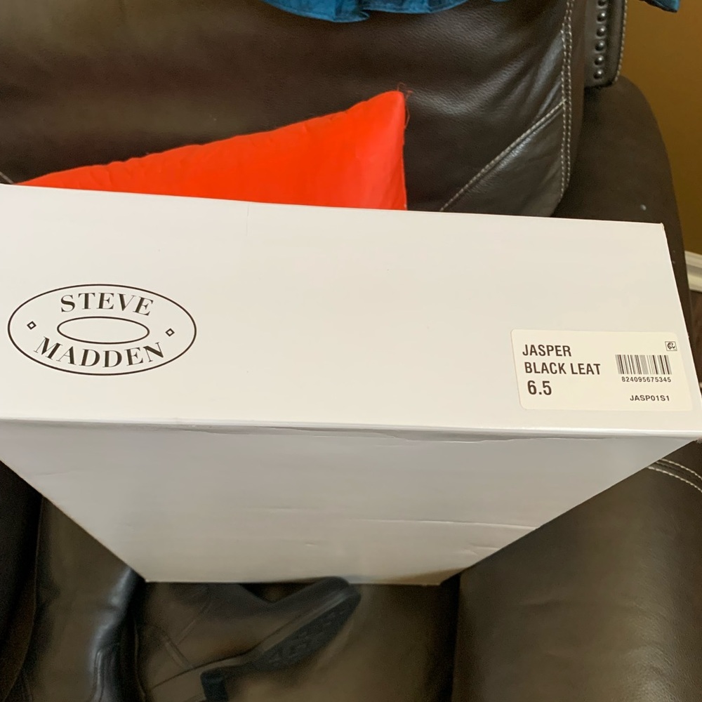 Brand new Steve Madden leather boots - Picture 5 of 6